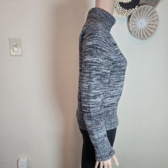 Pria Women  Gray Turtleneck Sweater Size Medium 💯 % Cotton - Picture 8 of 11